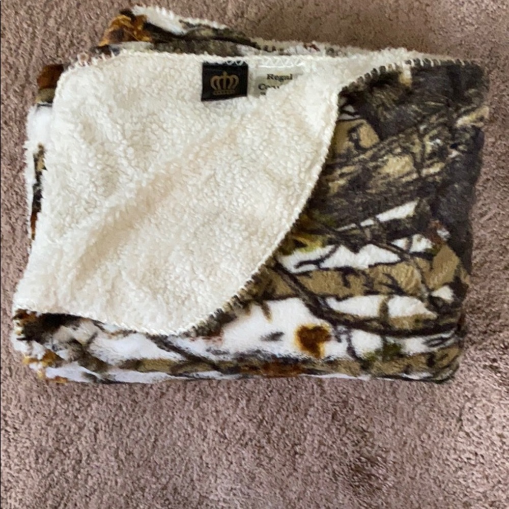 White camo Sherpa blanket.